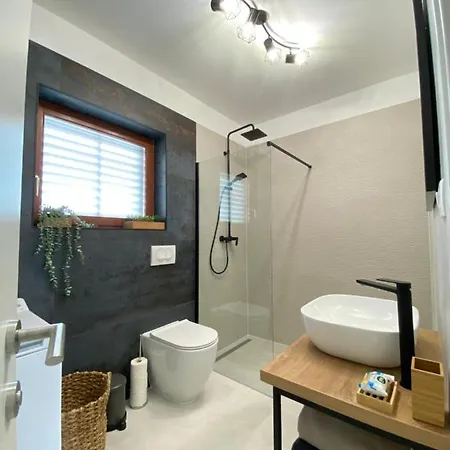 Jandom Apartman *