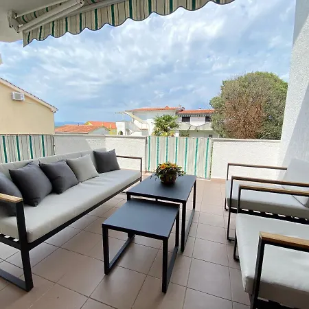Jandom Apartment *