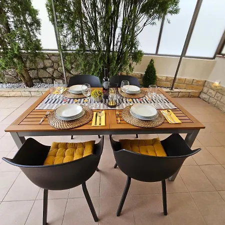 Jandom Apartment