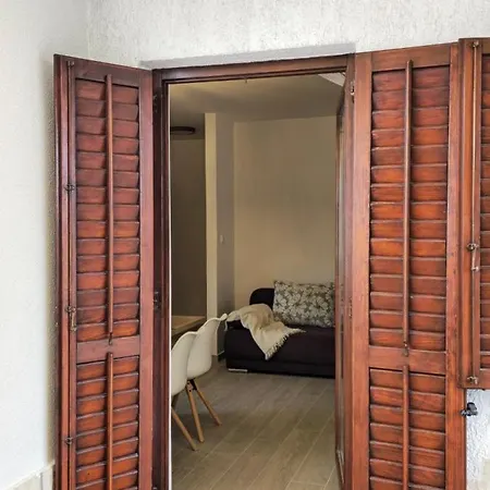 Jandom Apartman *