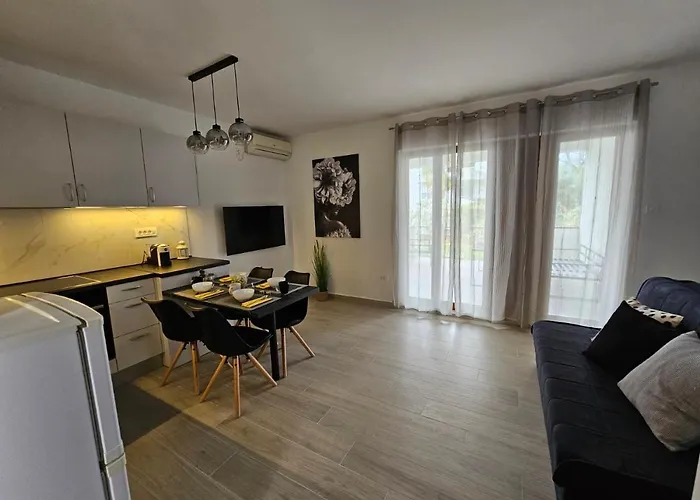 Jandom Малинска