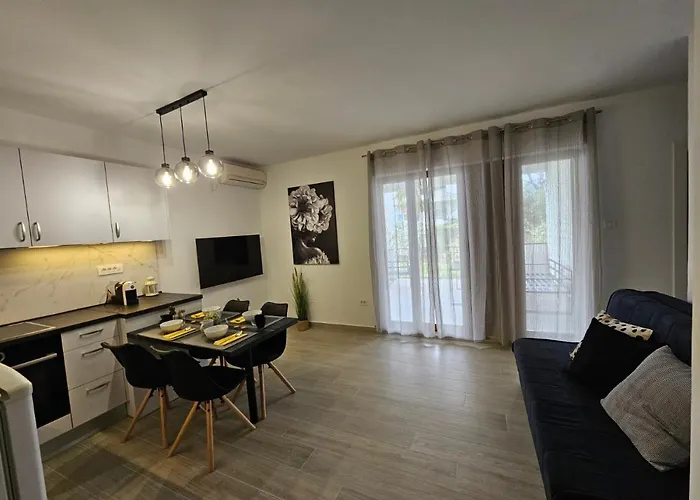 Jandom * Малинска