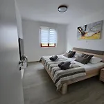 Jandom Apartman *